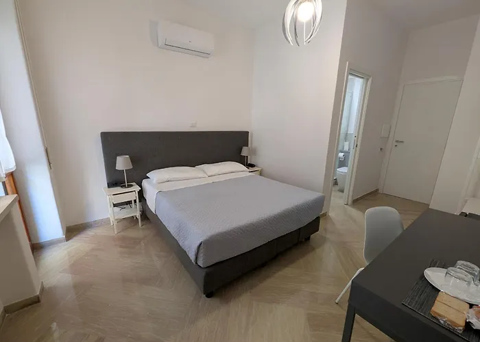 Napoli City Inn