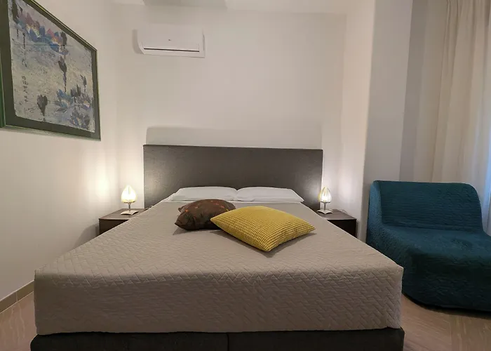 Napoli City Inn